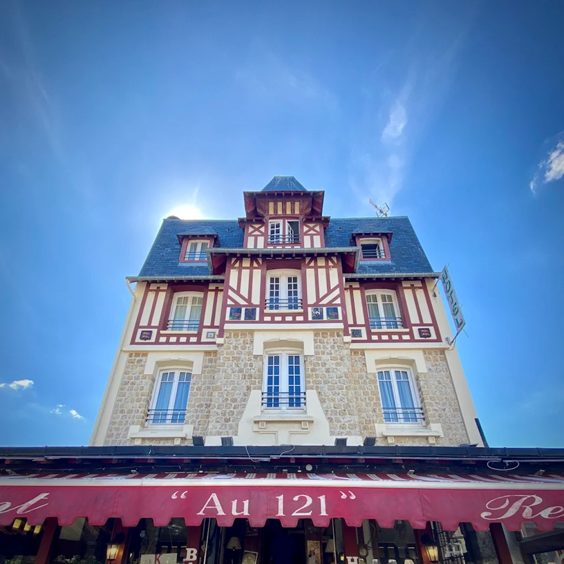 Akhotel